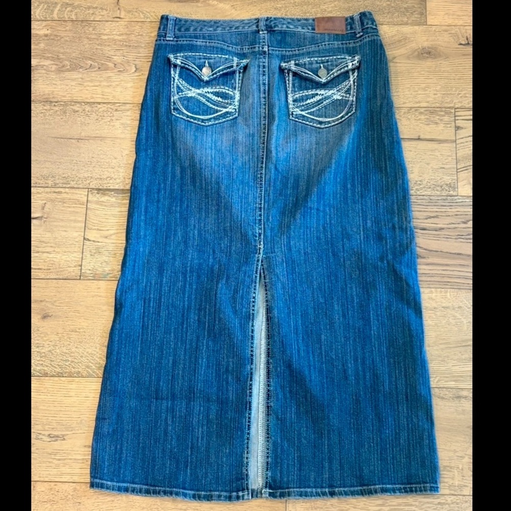 MAURICES long maxi denim / jean skirt - Size 11/12 - Back Split & Dark Wash